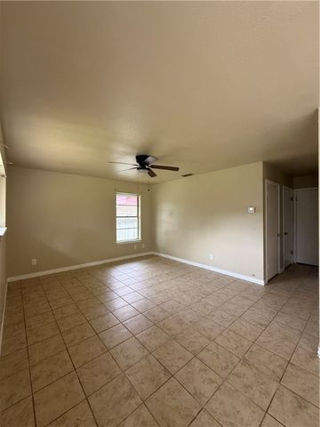 1005 Schallert Dr, Alice, TX 78332