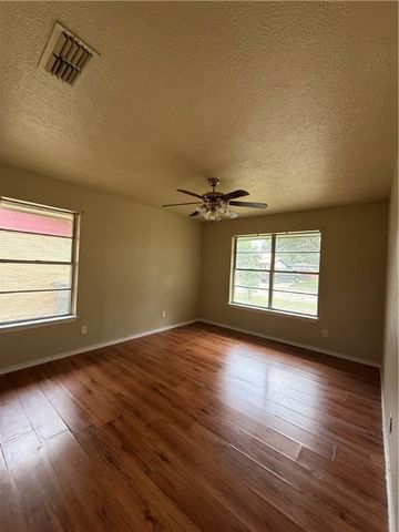 1005 Schallert Dr, Alice, TX 78332