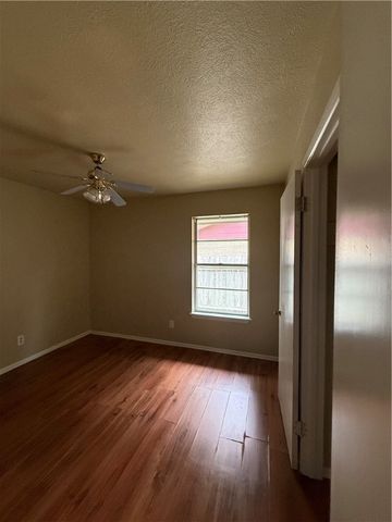 1005 Schallert Dr, Alice, TX 78332