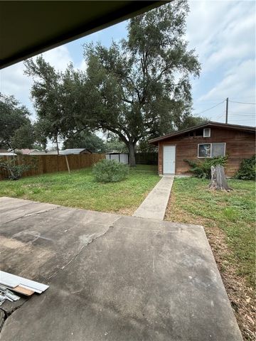 1005 Schallert Dr, Alice, TX 78332