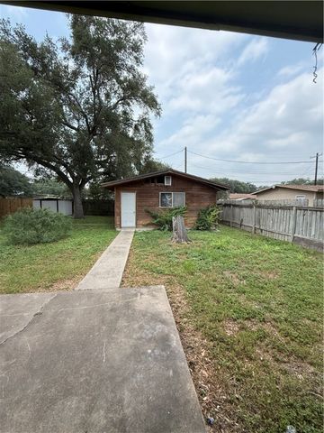 1005 Schallert Dr, Alice, TX 78332