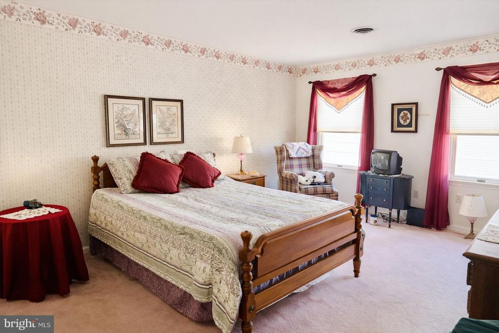 Image 18 of property listing at 5211 DOVE POINT LN, Fruitland, MD 21826