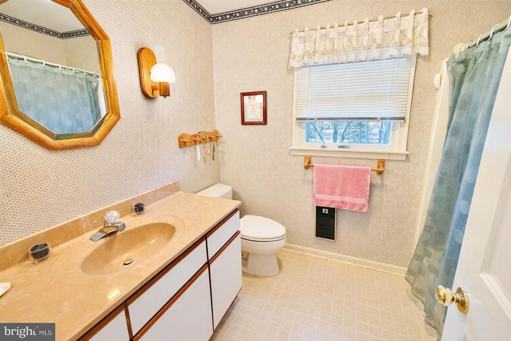 Image 23 of property listing at 5211 DOVE POINT LN, Fruitland, MD 21826