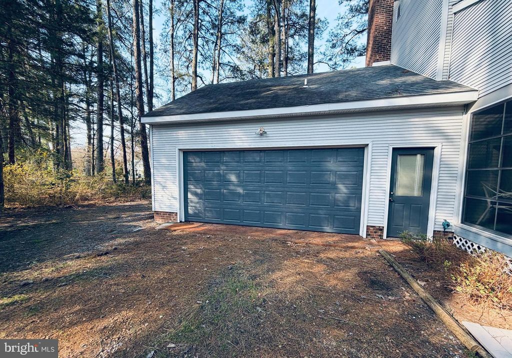 Image 31 of property listing at 5211 DOVE POINT LN, Fruitland, MD 21826