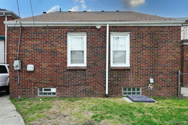 18951 Santa Rosa Drive, Detroit, MI 48221