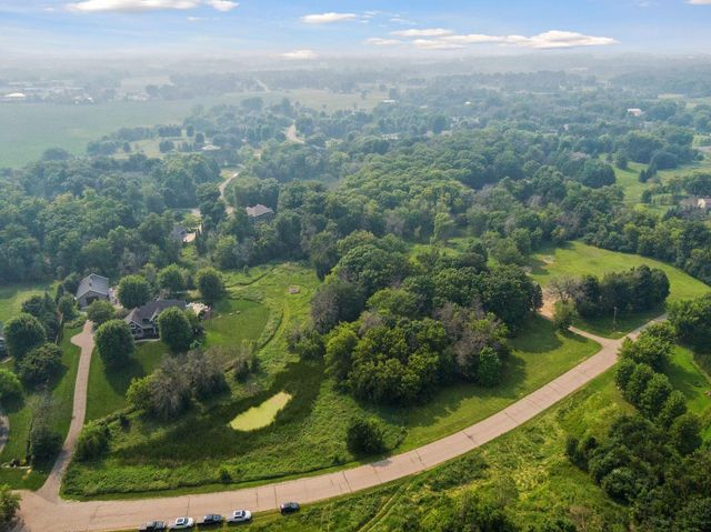 2211 Heritage Trail, Maple Plain, MN 55359