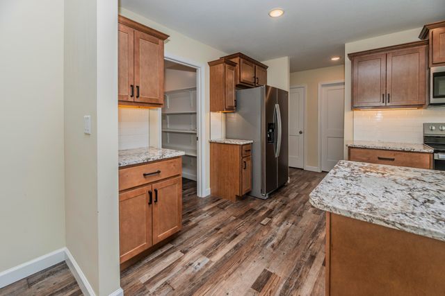 6450 RUTH ANN AVE, Hallsville, MO 65255