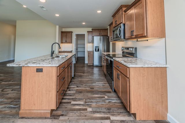 6450 RUTH ANN AVE, Hallsville, MO 65255