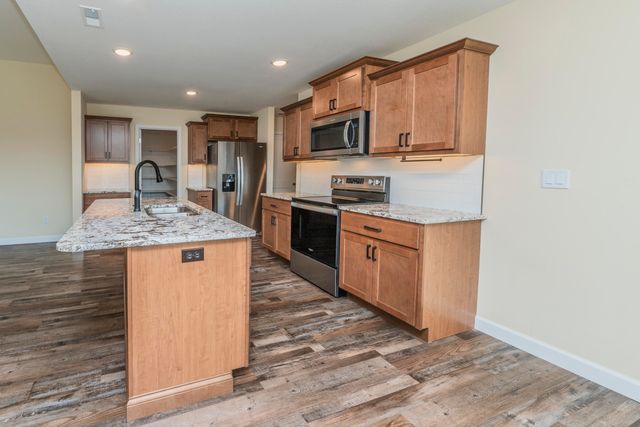 6450 RUTH ANN AVE, Hallsville, MO 65255