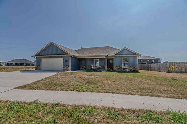 6450 RUTH ANN AVE, Hallsville, MO 65255