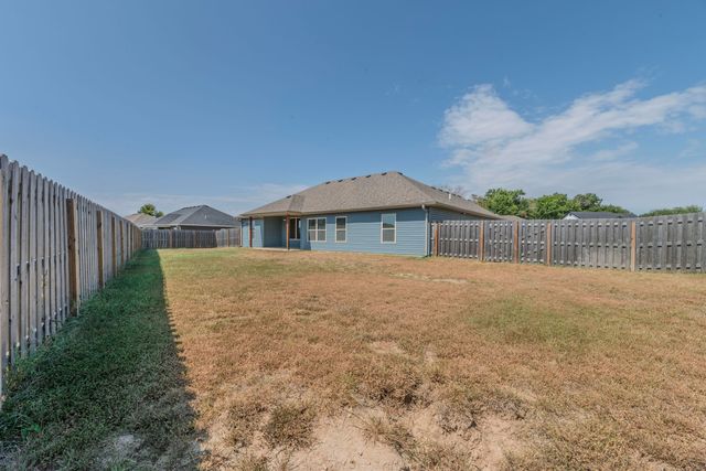 6450 RUTH ANN AVE, Hallsville, MO 65255