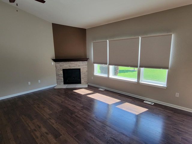 909 Meadowgate DRIVE, Waterford, WI 53185