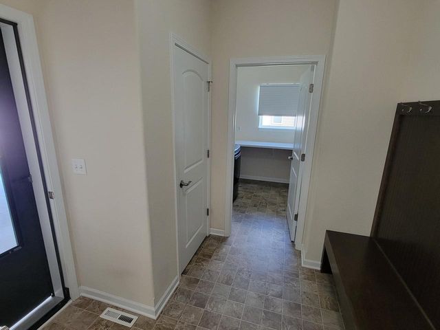 909 Meadowgate DRIVE, Waterford, WI 53185