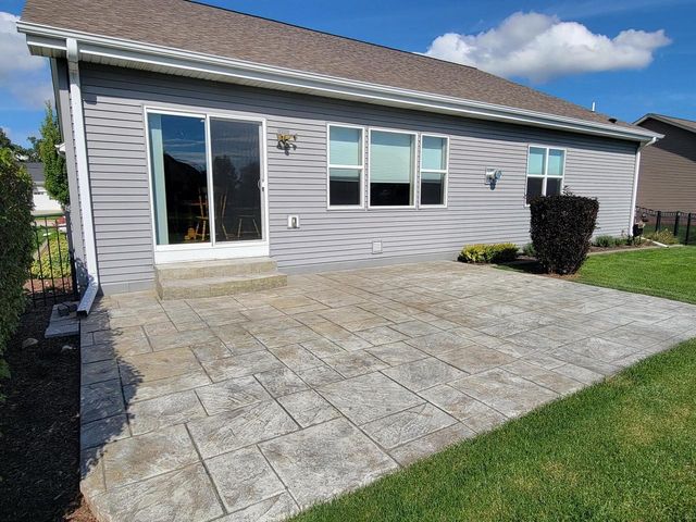 909 Meadowgate DRIVE, Waterford, WI 53185
