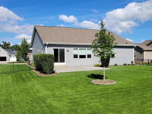 909 Meadowgate DRIVE, Waterford, WI 53185