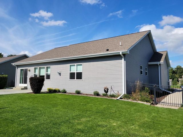 909 Meadowgate DRIVE, Waterford, WI 53185