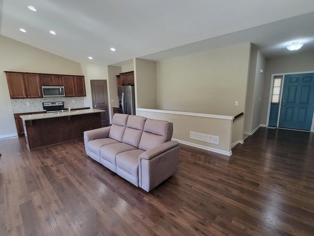 909 Meadowgate DRIVE, Waterford, WI 53185