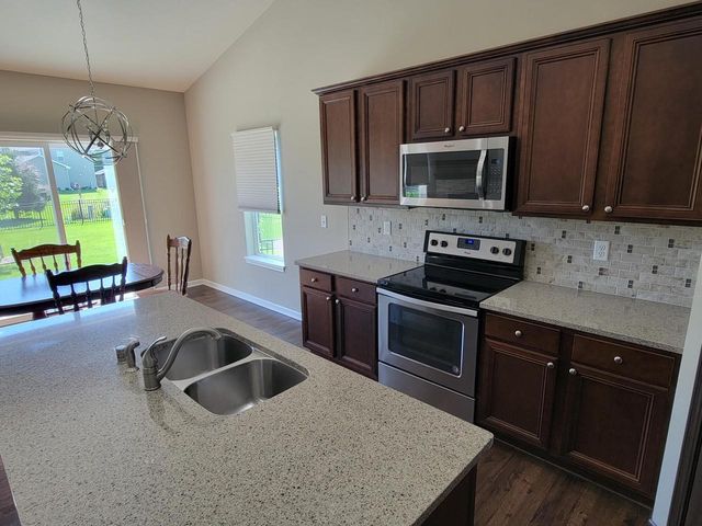909 Meadowgate DRIVE, Waterford, WI 53185