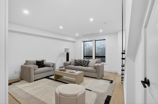 24 Newell St, Cambridge, MA 02140