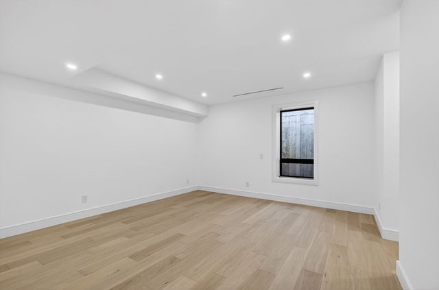 24 Newell St, Cambridge, MA 02140