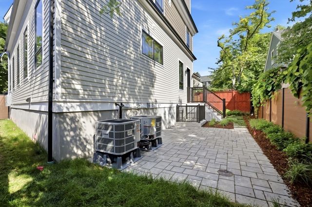 24 Newell St, Cambridge, MA 02140