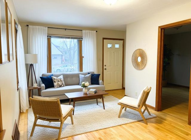 2201 S 73rd STREET, West Allis, WI 53219