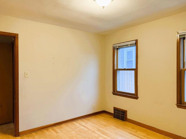 2201 S 73rd STREET, West Allis, WI 53219