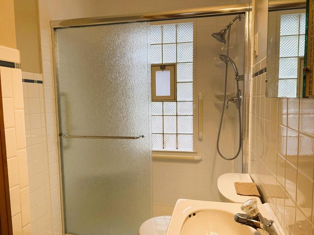 2201 S 73rd STREET, West Allis, WI 53219