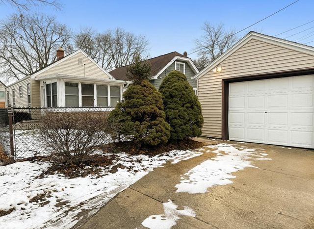 2201 S 73rd STREET, West Allis, WI 53219