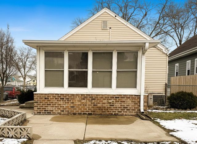 2201 S 73rd STREET, West Allis, WI 53219