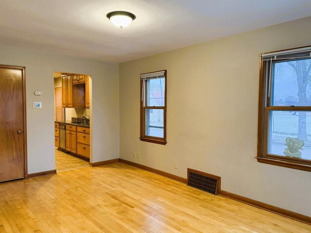 2201 S 73rd STREET, West Allis, WI 53219