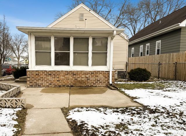 2201 S 73rd STREET, West Allis, WI 53219