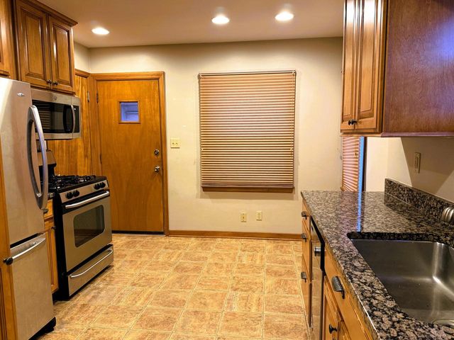 2201 S 73rd STREET, West Allis, WI 53219