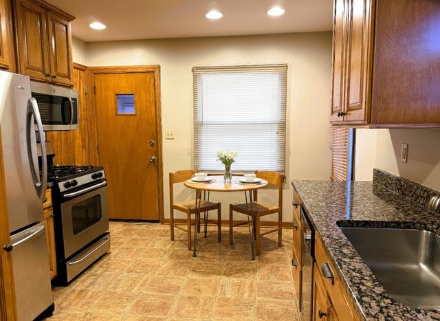 2201 S 73rd STREET, West Allis, WI 53219