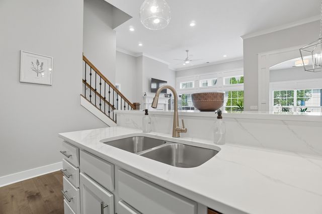 1622 Linkhorn Drive, Grove City, OH 43123