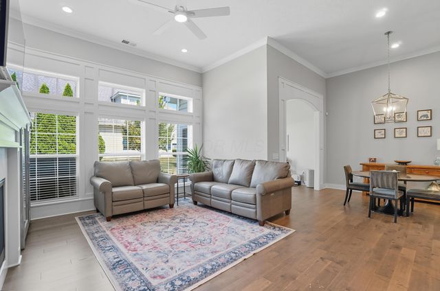 1622 Linkhorn Drive, Grove City, OH 43123