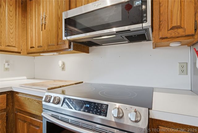 9126 S Lakewood Avenue E, Tulsa, OK 74137