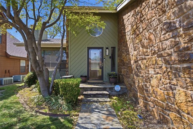 9126 S Lakewood Avenue E, Tulsa, OK 74137