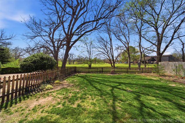 9126 S Lakewood Avenue E, Tulsa, OK 74137