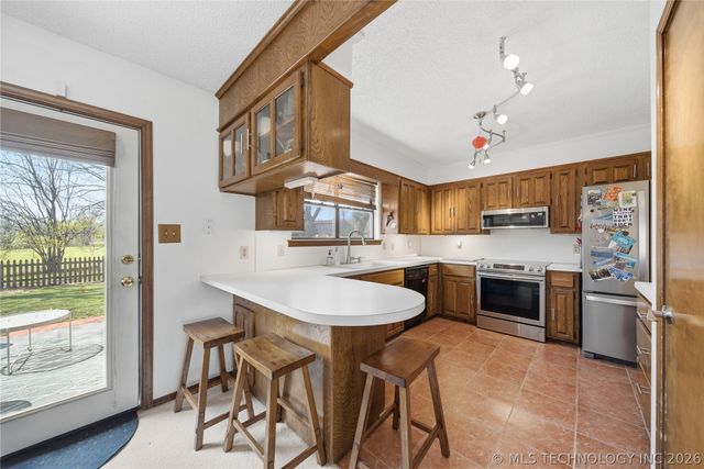 9126 S Lakewood Avenue E, Tulsa, OK 74137