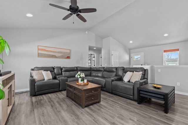 4372 LAKELAND DRIVE, Oshkosh, WI 54904