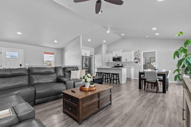 4372 LAKELAND DRIVE, Oshkosh, WI 54904