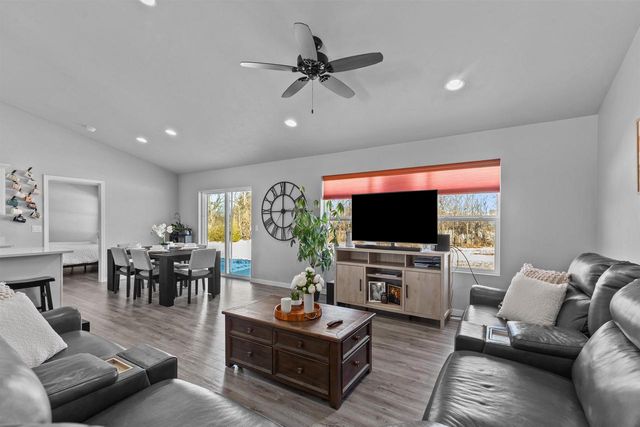 4372 LAKELAND DRIVE, Oshkosh, WI 54904