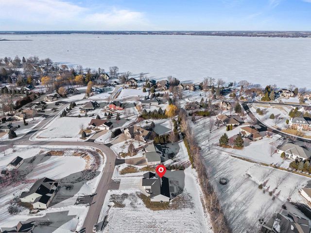 4372 LAKELAND DRIVE, Oshkosh, WI 54904