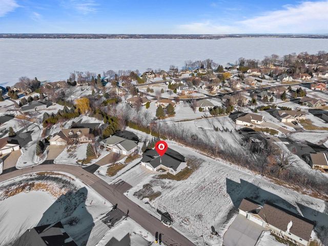 4372 LAKELAND DRIVE, Oshkosh, WI 54904