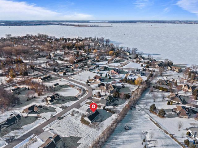 4372 LAKELAND DRIVE, Oshkosh, WI 54904