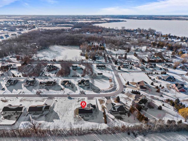 4372 LAKELAND DRIVE, Oshkosh, WI 54904