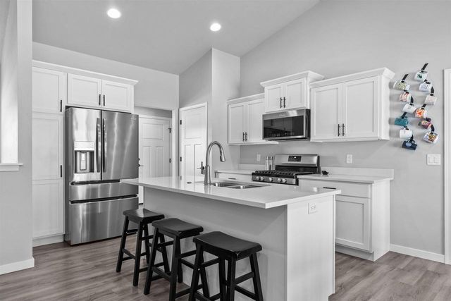 4372 LAKELAND DRIVE, Oshkosh, WI 54904