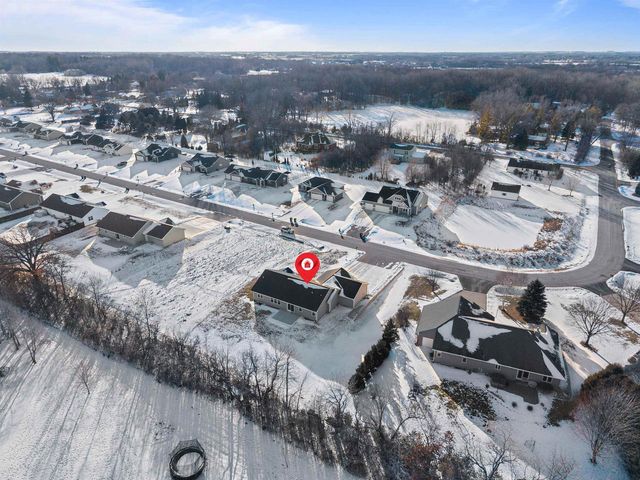 4372 LAKELAND DRIVE, Oshkosh, WI 54904