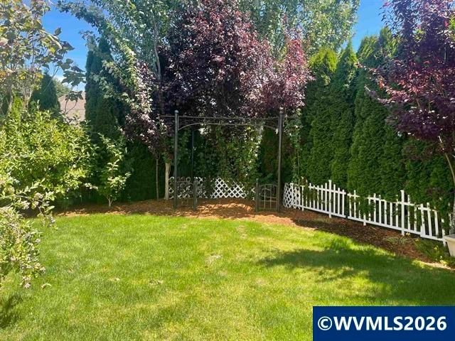 323 NW Pacific Hills Dr, Willamina, OR 97396